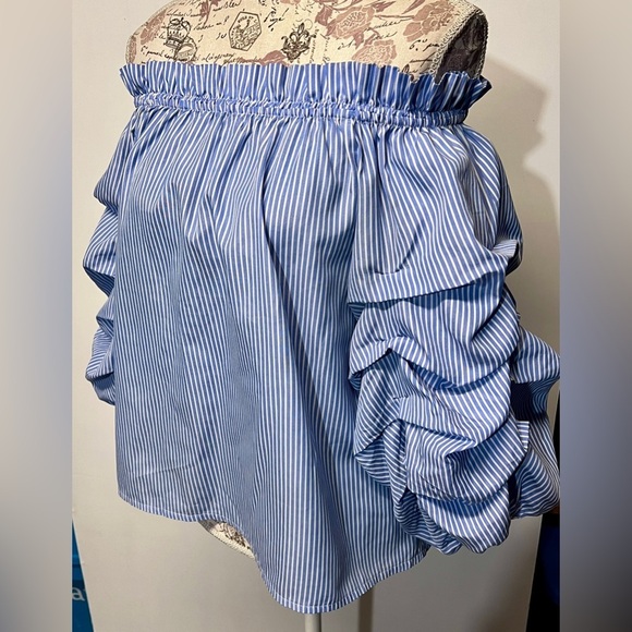 SADIE & LOVE Blue and white striped off shoulder ruffle top size M. - Picture 4 of 11